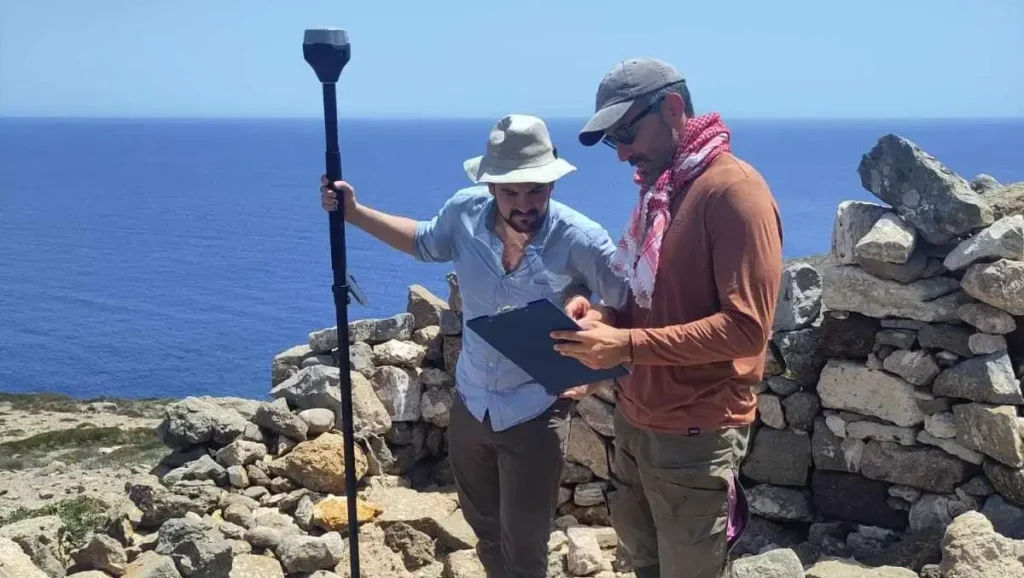 Reach RS3 GNSS receiver in archaeology